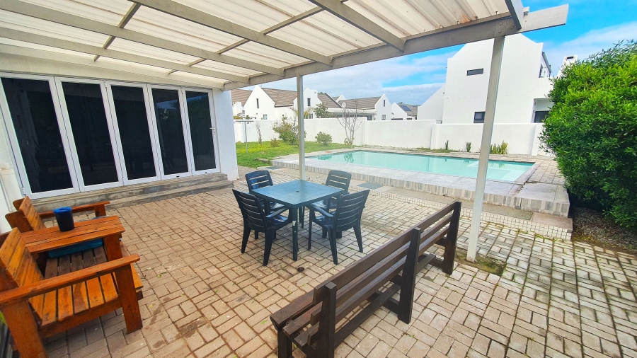 3 Bedroom Property for Sale in Golden Mile Western Cape